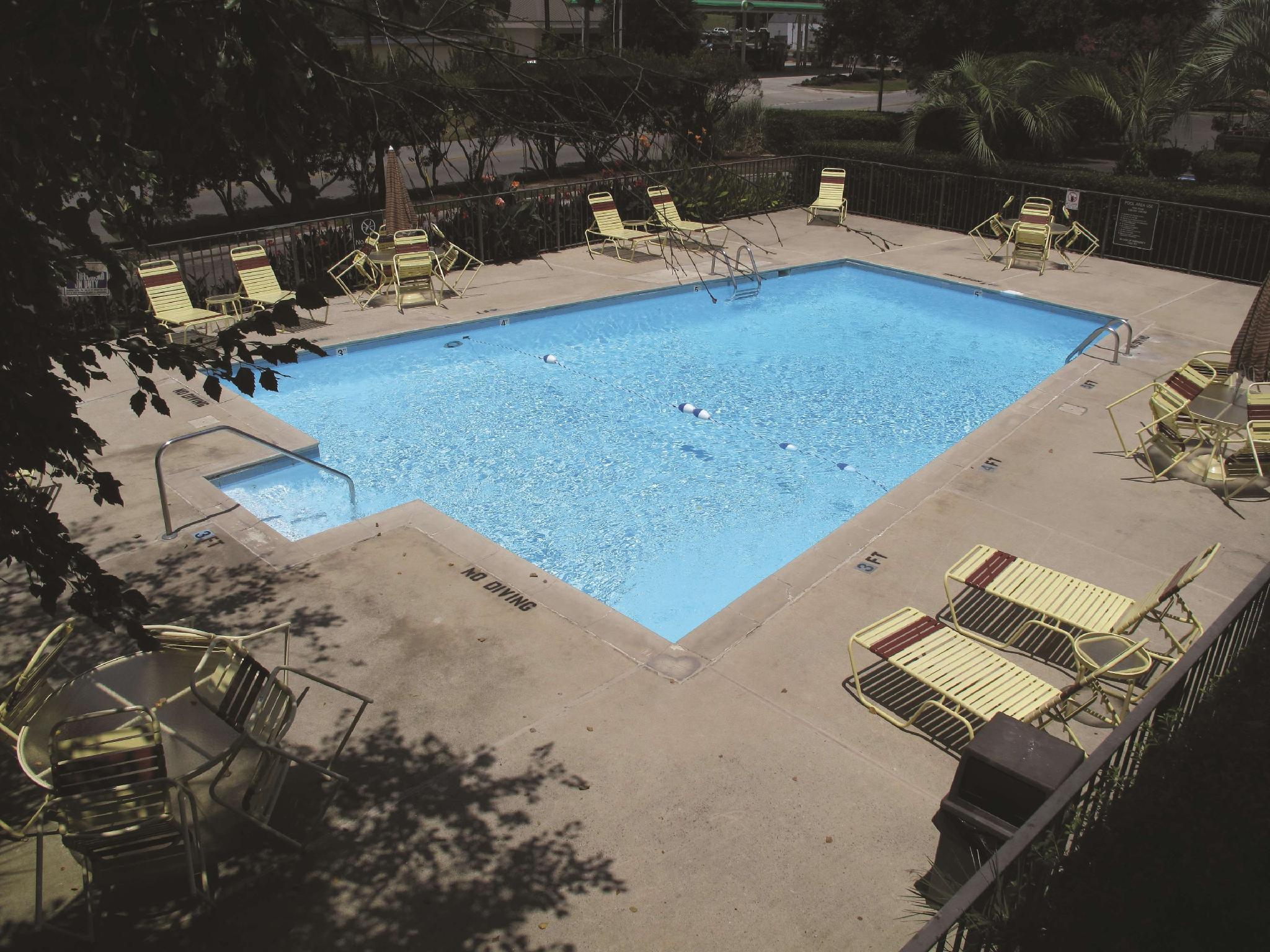 Super 8 By Wyndham Savannah Exterior photo