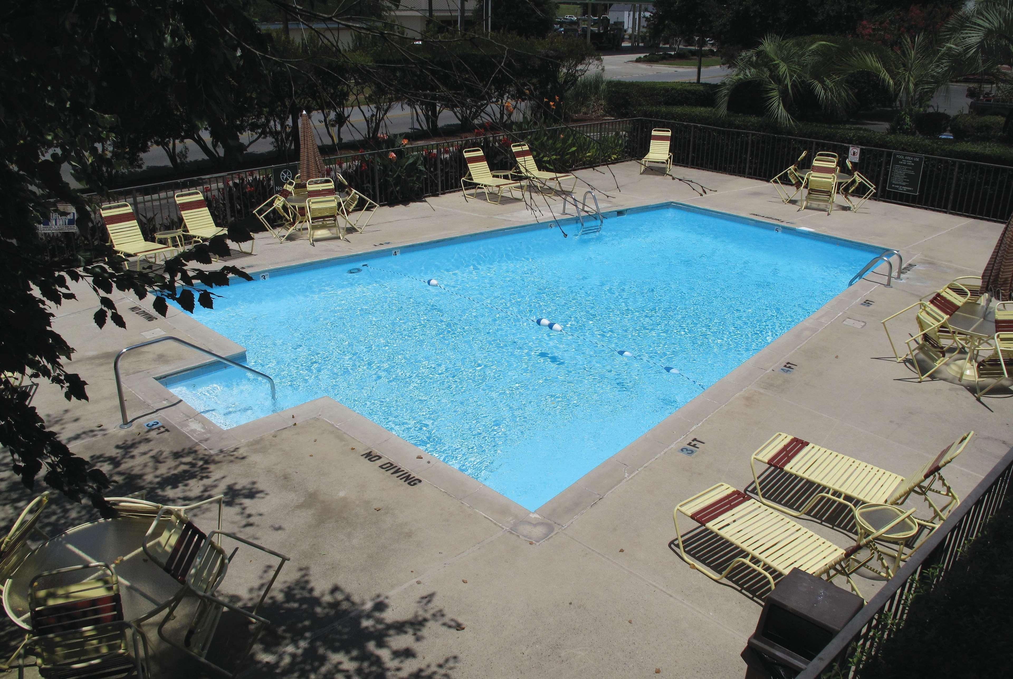 Super 8 By Wyndham Savannah Exterior photo