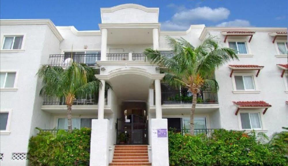 Super 8 By Wyndham Savannah Exterior photo
